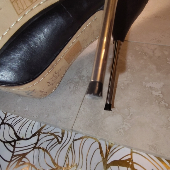 Pencey | Gold & Black Stiletto Heels | Size 7 - Picture 7 of 9